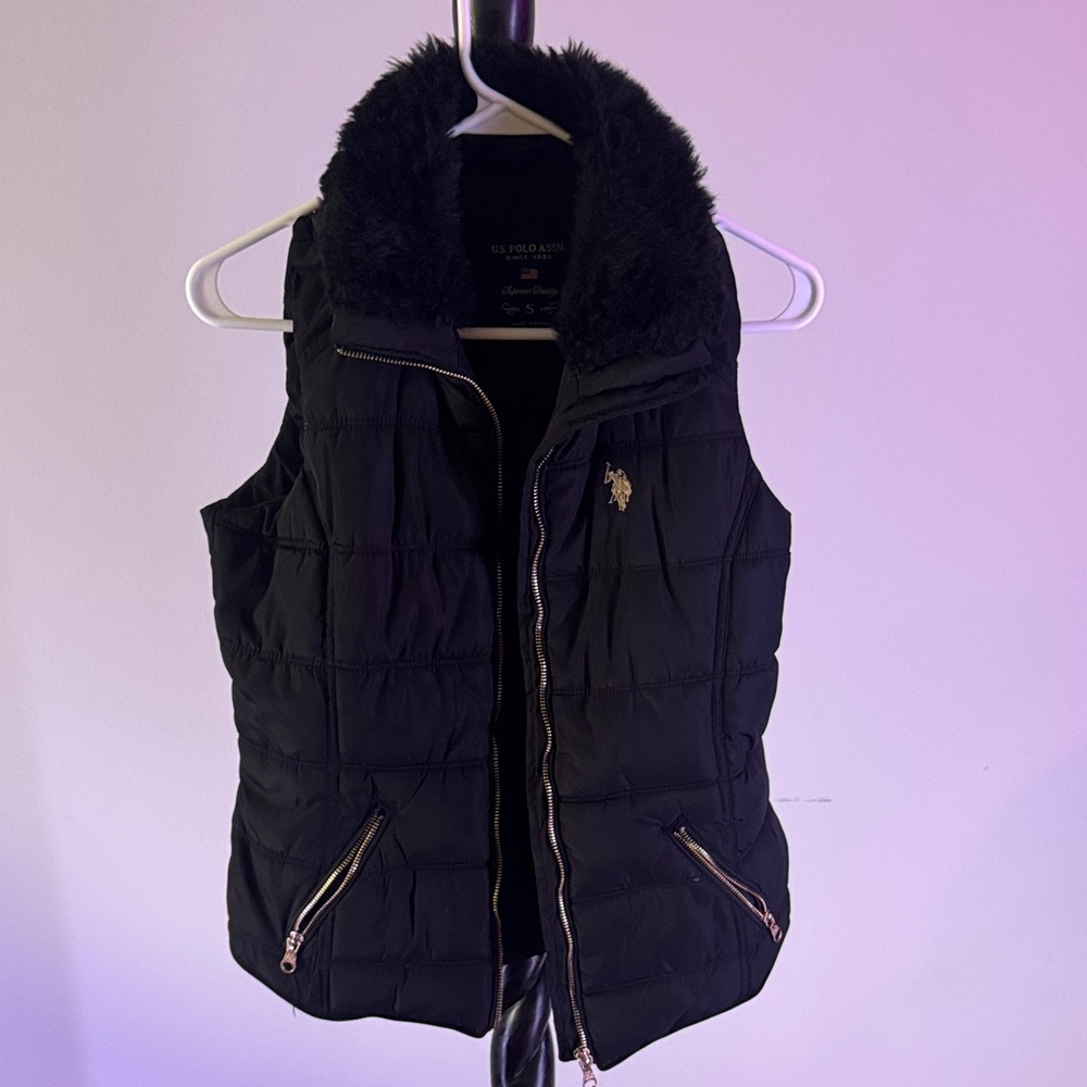 Small polo Black Quilted Vest with Faux Fur Collar